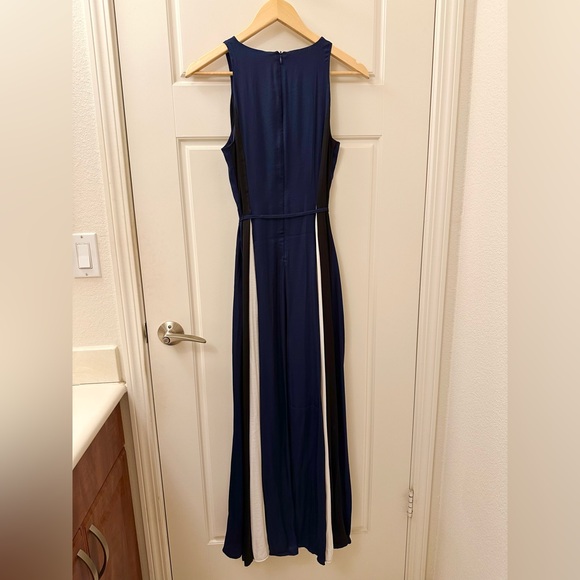 Banana Republic Women’s long evening gown. Size 2 - Picture 3 of 4